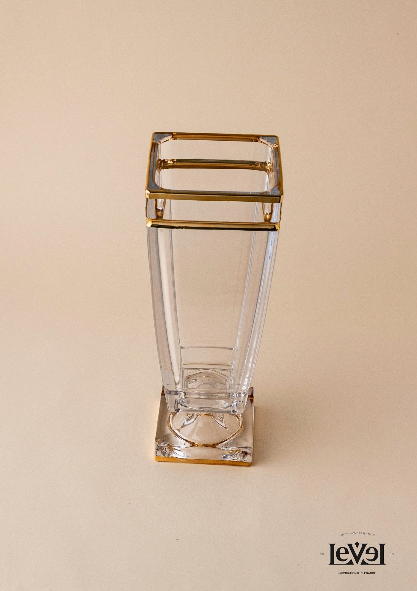 Crystal vase with golden detail - LEVELLV - 227