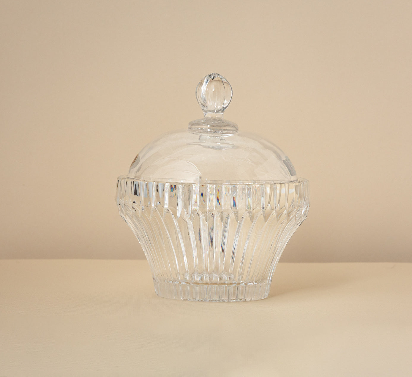 Crystal bowl with clear cover