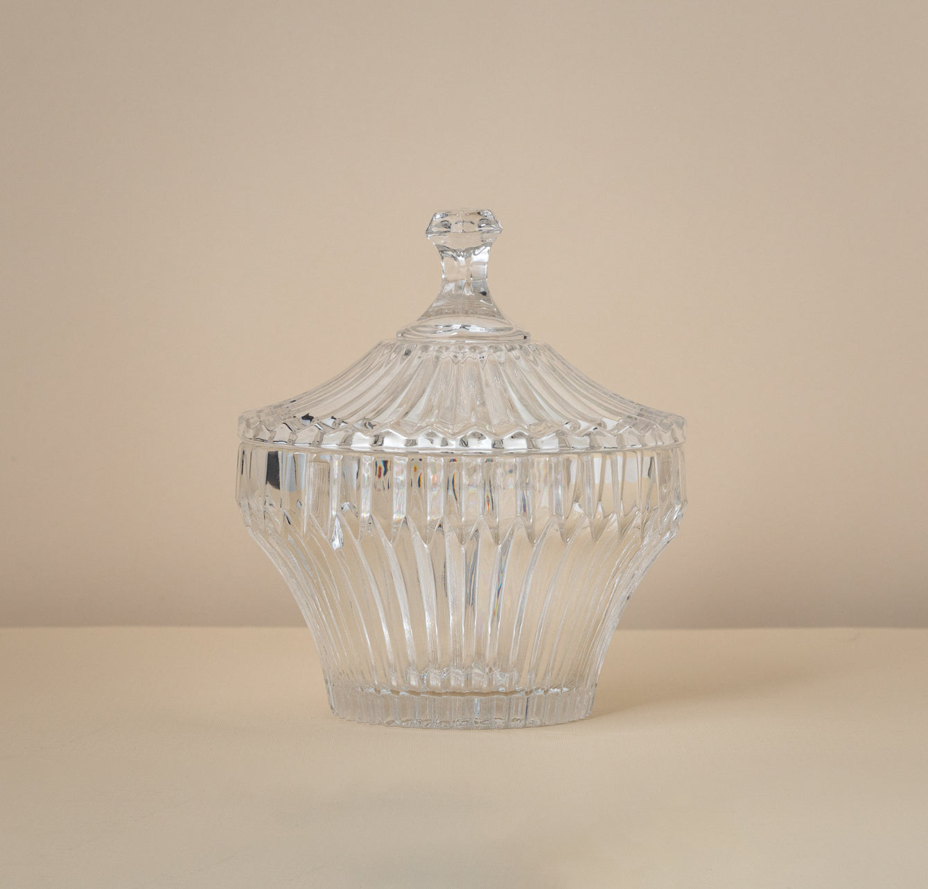 Crystal bowl with crown cover